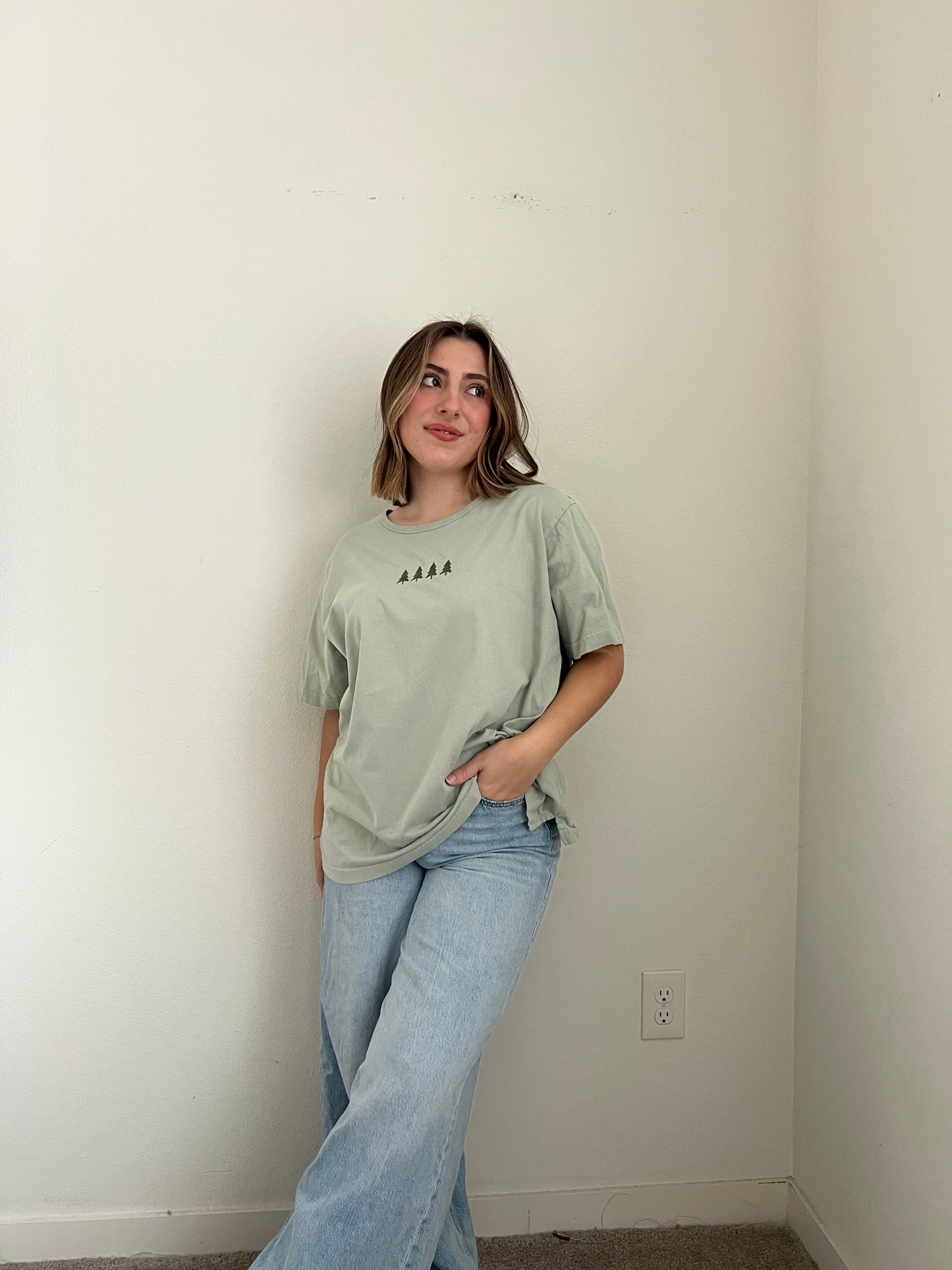 Pine Tree Tee in Gabby Green (1X)