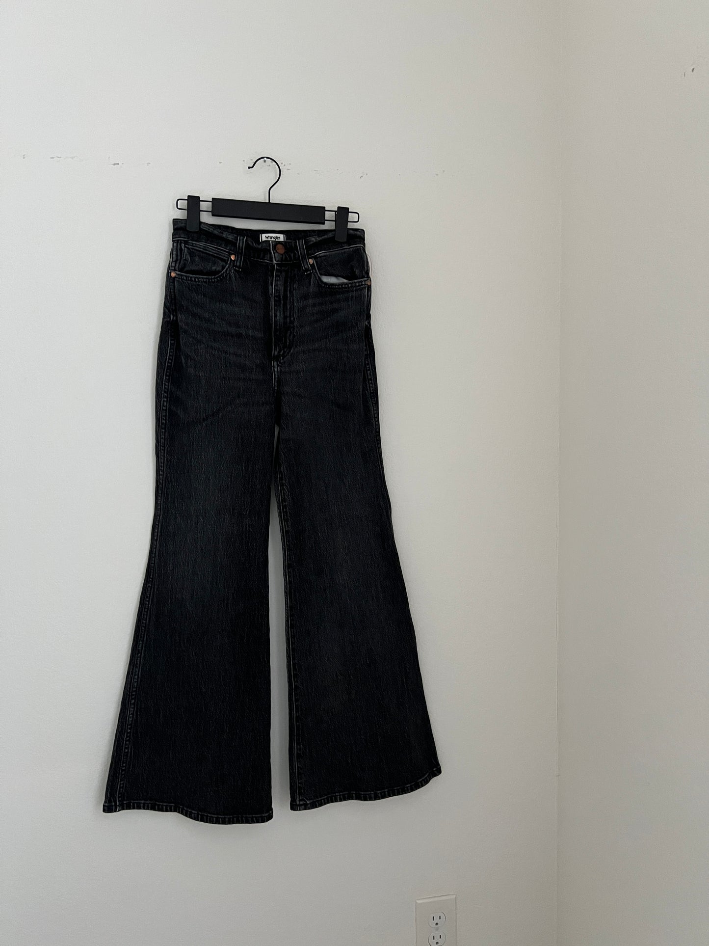 Wanderer Wrangler Jean in Black (26"W)