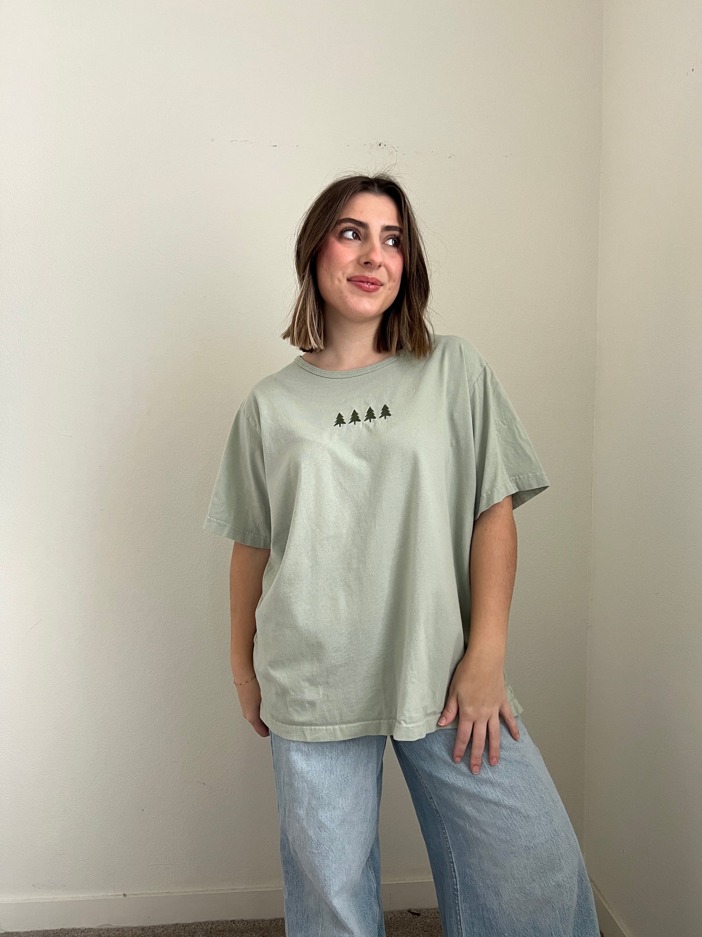 Pine Tree Tee in Gabby Green (1X)